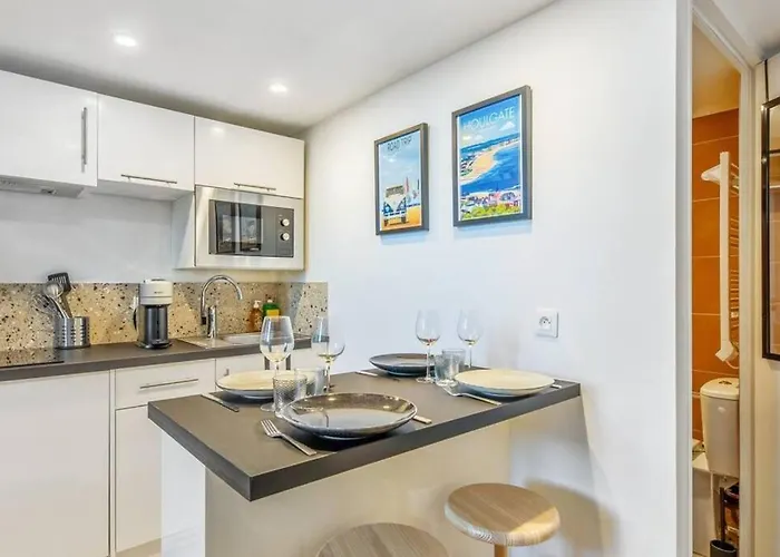 Juste La - Classe 3 Etoiles - Face A La Lejlighed